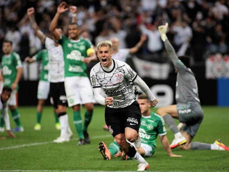 corinthians 1 a 0 na chapecoense teve gol de roger guedes no último lance