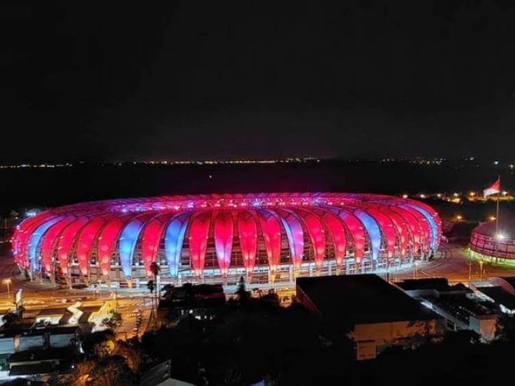 estádio do internacional beira-rio vermelho e azul de noite