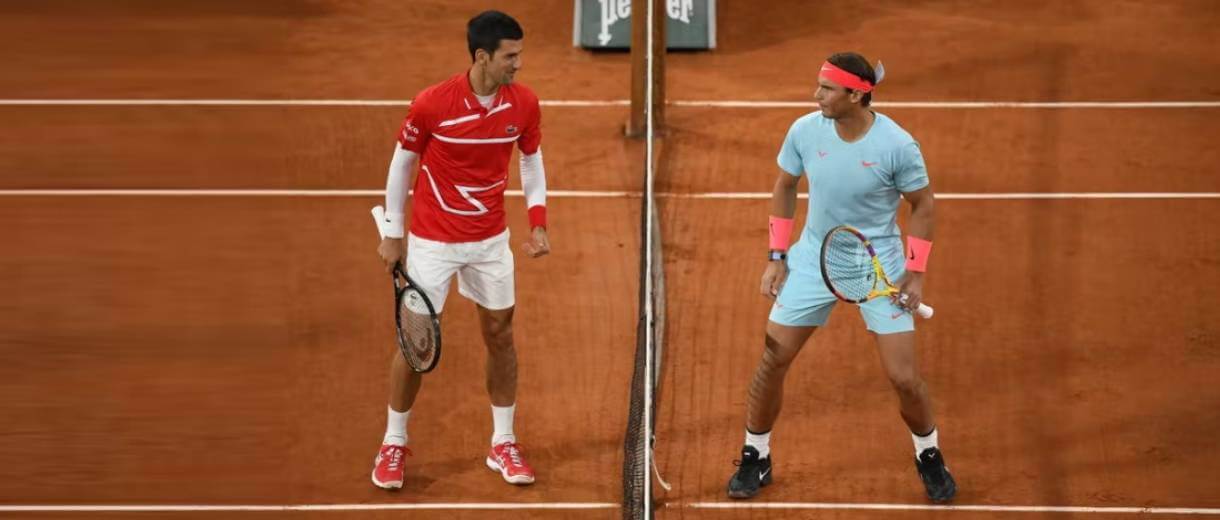 novak djokovic e rafael nadal em duelo no saibro de roland garros