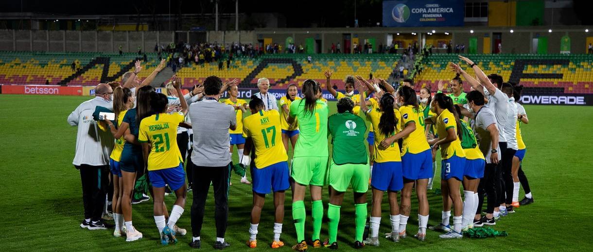 jogadoras do brasil comemoram vaga na final da copa america feminina 2022 disputada na colombia 