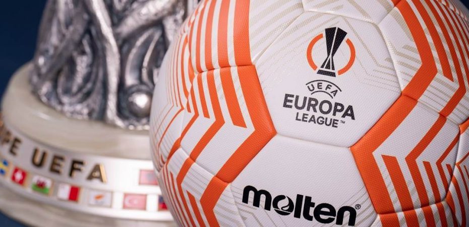 trofeu e bola da uefa europa league 2022-2023