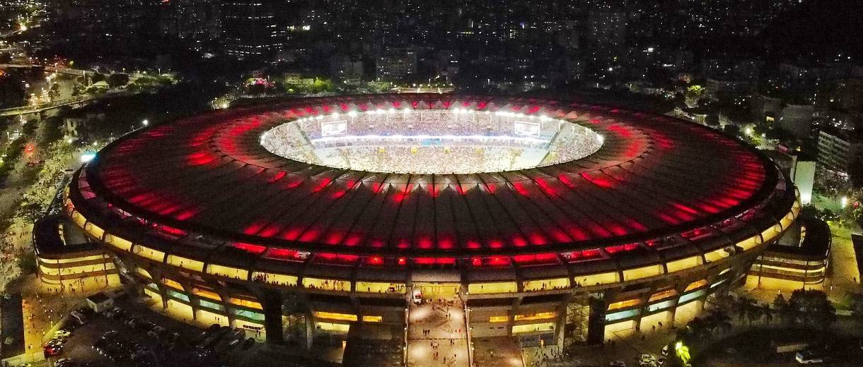 estadio do maracana iluminado para jogo do flamengo de noite