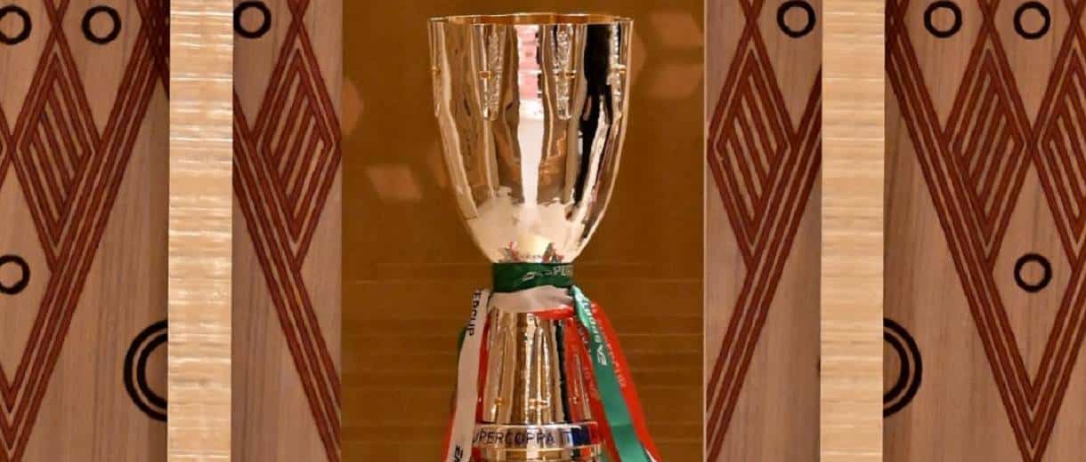 trofeu da supercopa da italia exposto na arabia saudita sede da disputa de 2022