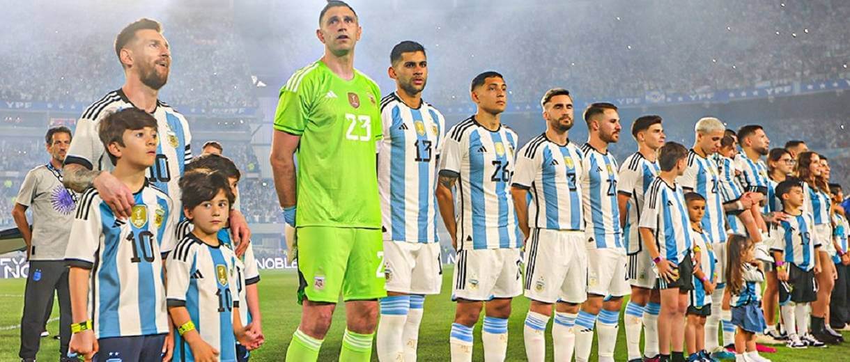 jogadores da argentina antes do festivo amistoso contra o panama no estadio mas monumental campo do river plate