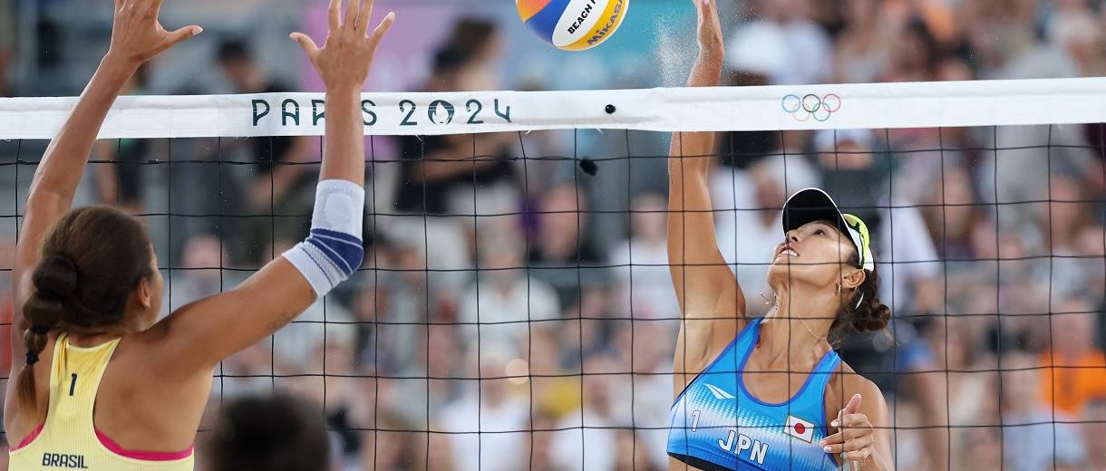 dupla de volei de praia brasileira duda e ana patricia durante jogo em paris foto lars baron getty reproducao x time