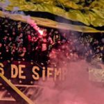 torcida do club atletico penarol no seu estadio campeon del siglo em montevideu, no uruguai